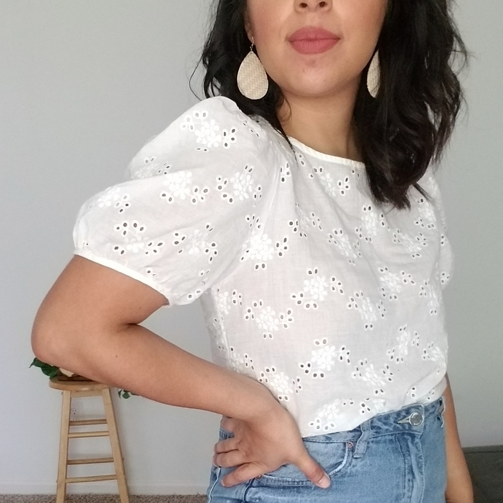 SWEET CAROLINE EYELET PUFF SLEEVE TOP - Picture 3 of 9